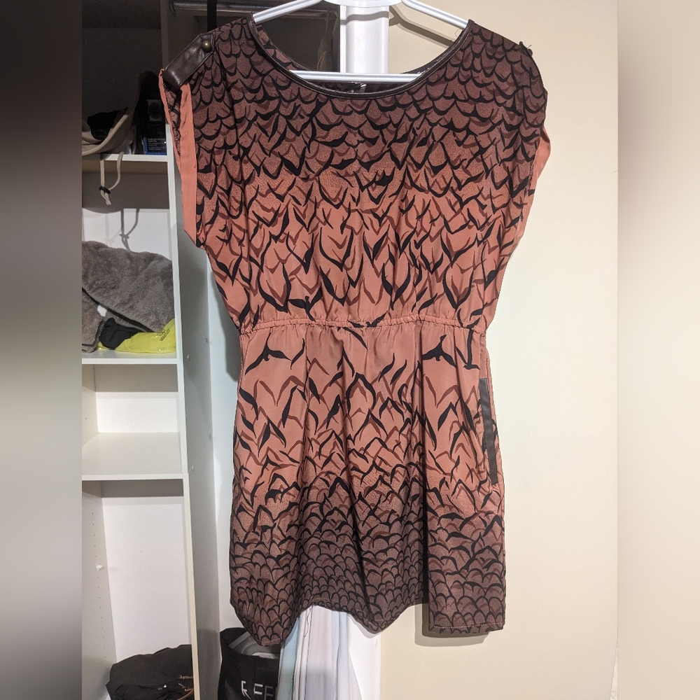 It has pockets....enough said
